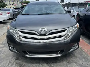 Photo - Toyota Venza XLE 4dr Wagon (2.7L 4cyl 6A) 2015 Gray