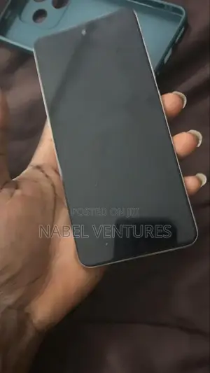 Photo - Infinix Smart 8 64 GB White