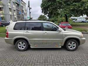 Toyota Highlander V6 AWD 2003 Gold