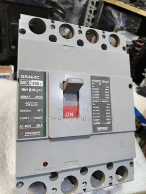 300a 4pole Ac/Dc McCb Breaker High Capacity