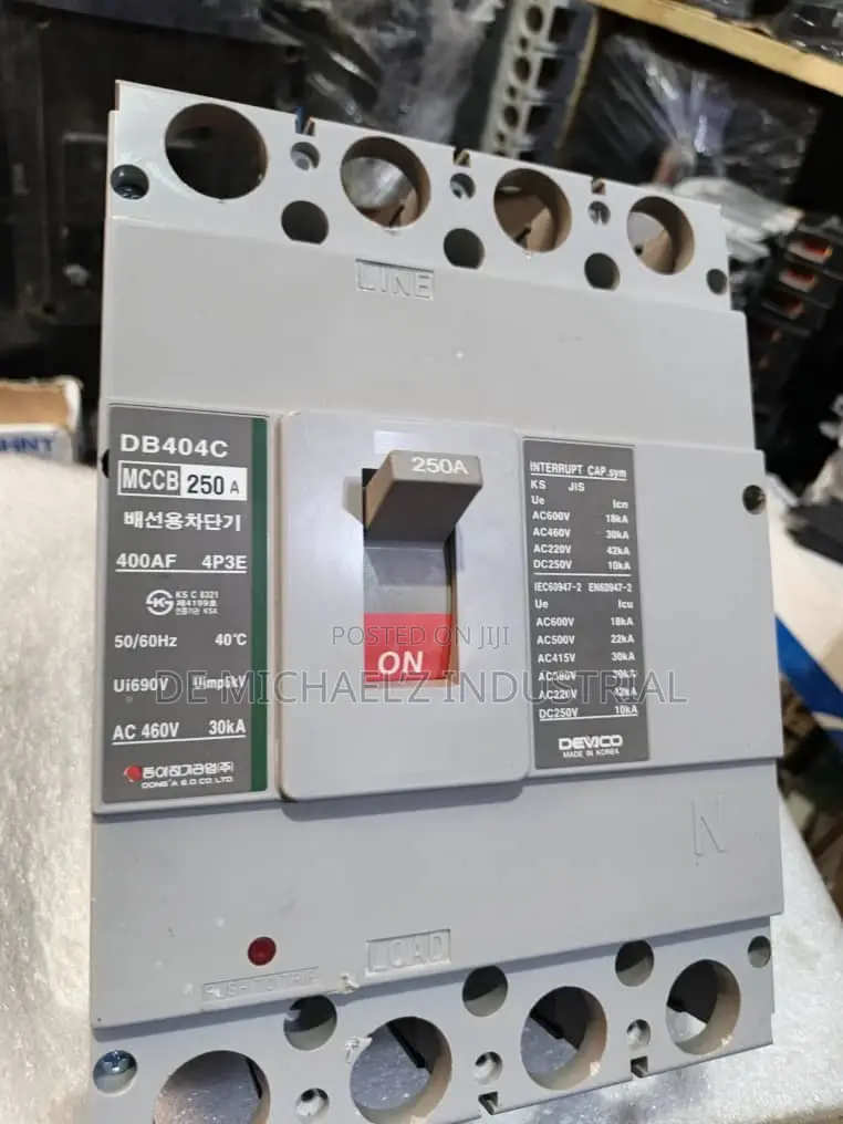 300a 4pole Ac/Dc McCb Breaker High Capacity