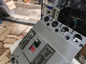 250a Dc/Ac Circuit Breaker 4pole