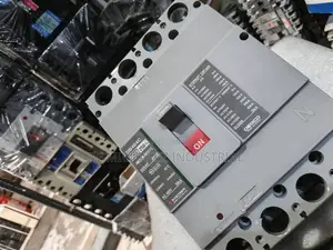 250a Dc/Ac Circuit Breaker 4pole