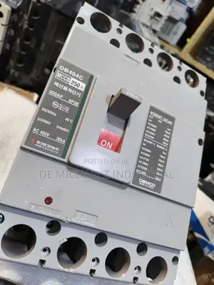 250a Dc/Ac Circuit Breaker 4pole