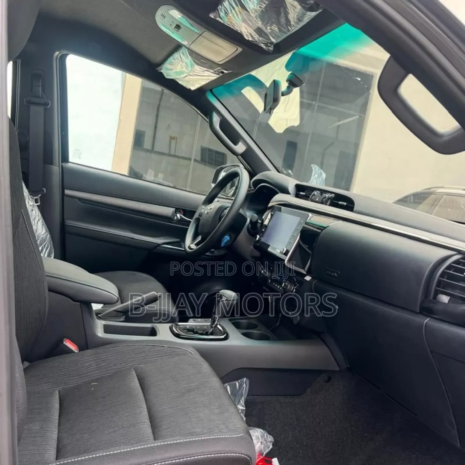 New Toyota Hilux 2025 Black