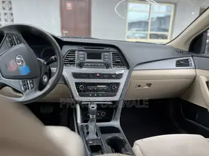 Hyundai Sonata Base Sedan FWD (2.4L 4cyl 6A) 2016 Blue