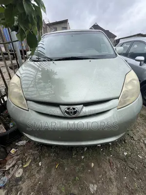 Photo - Toyota Sienna 2006 Green