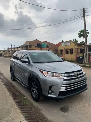 Photo - Toyota Highlander XLE V6 4x2 (3.5L 6cyl 6A) 2016 Gray