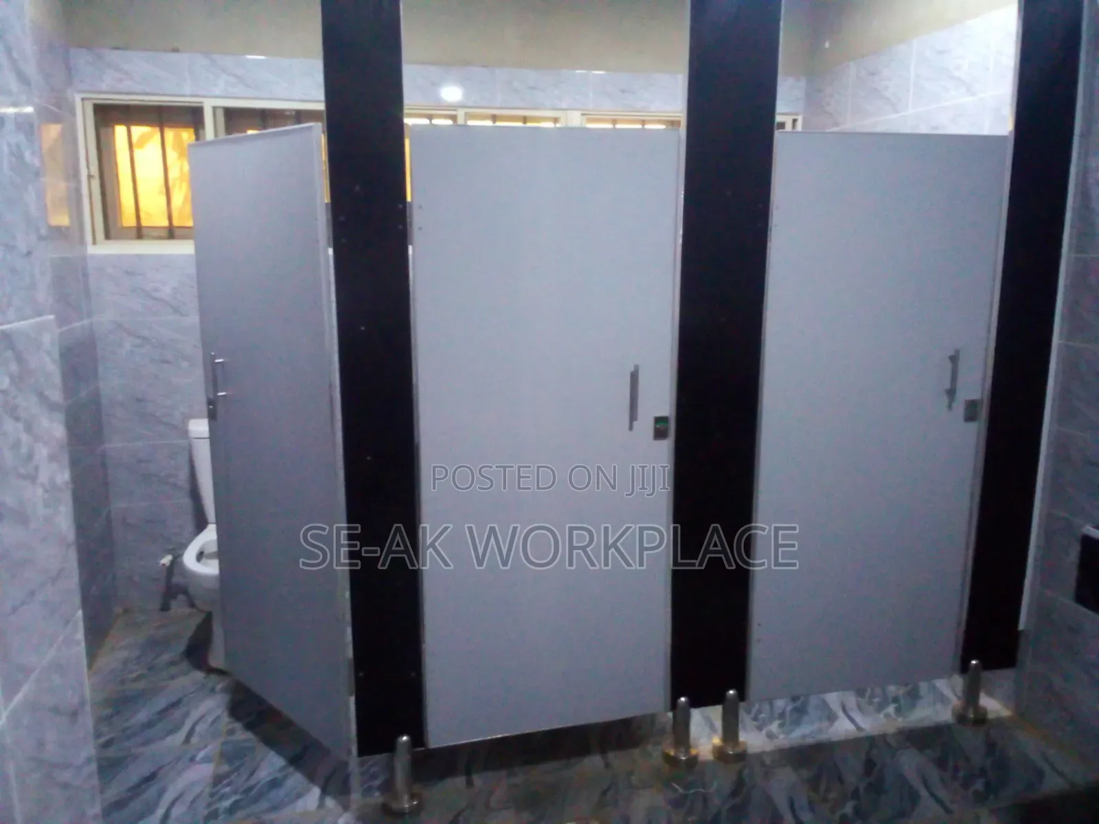 Waterproof Public Toilet SHEILDCORE Laminate Cubicle
