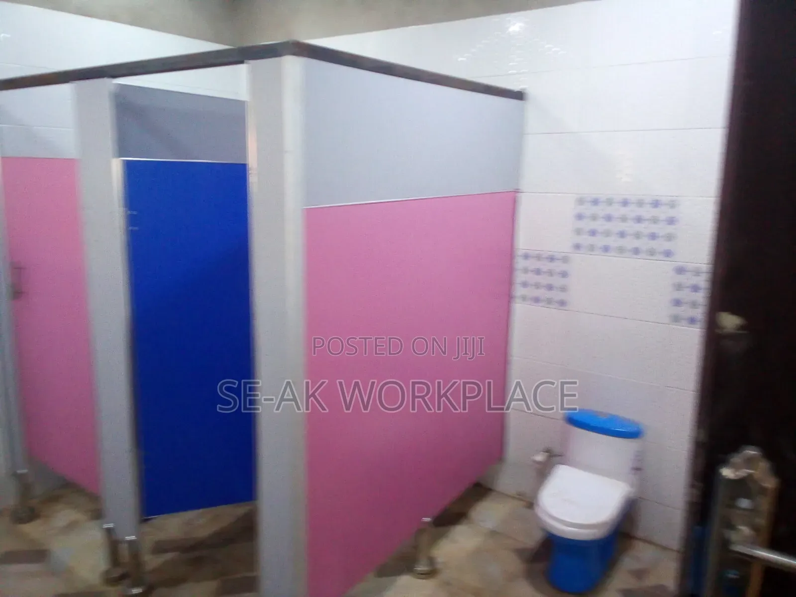 Waterproof Public Toilet SHEILDCORE Laminate Cubicle