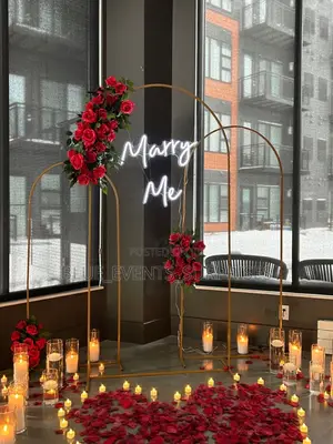 Minimalist Proposal Decor