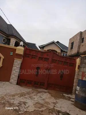 6bdrm Apartment in Evergreen Estate, Alimosho for sale