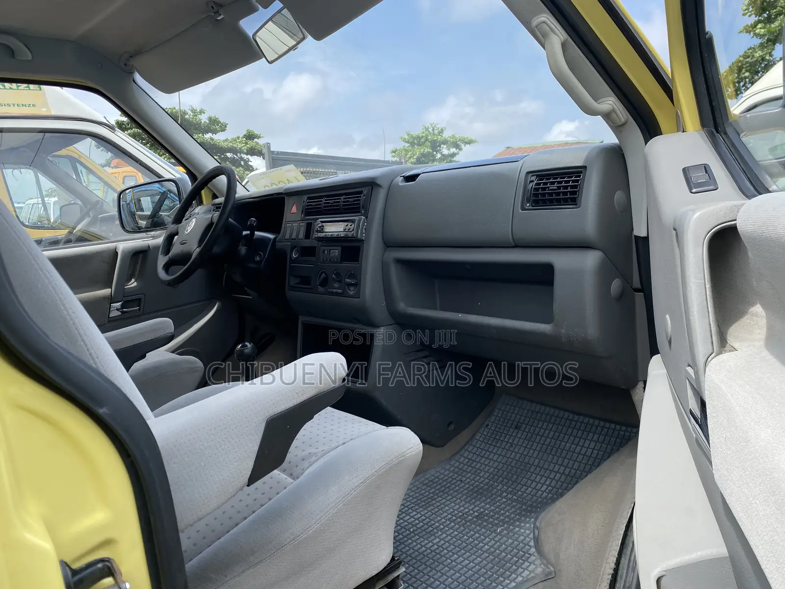 Volkswagen Transporter 2006 Yellow