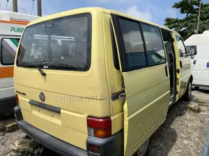 Volkswagen Transporter 2006 Yellow