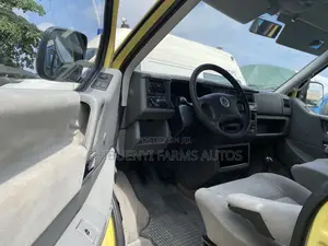 Volkswagen Transporter 2006 Yellow