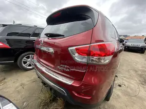 Nissan Pathfinder Platinum 4dr SUV 4WD (3.5L 6cyl CVT) 2014 Red