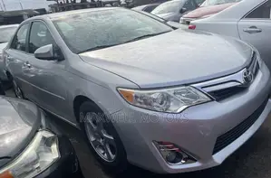 Toyota Camry LE 4dr Sedan (2.5L 4cyl 6A) 2014 Silver