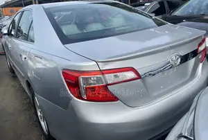 Toyota Camry LE 4dr Sedan (2.5L 4cyl 6A) 2014 Silver