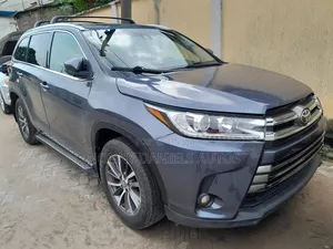 Photo - Toyota Highlander XLE 4x4 V6 (3.5L 6cyl 8A) 2018 Blue