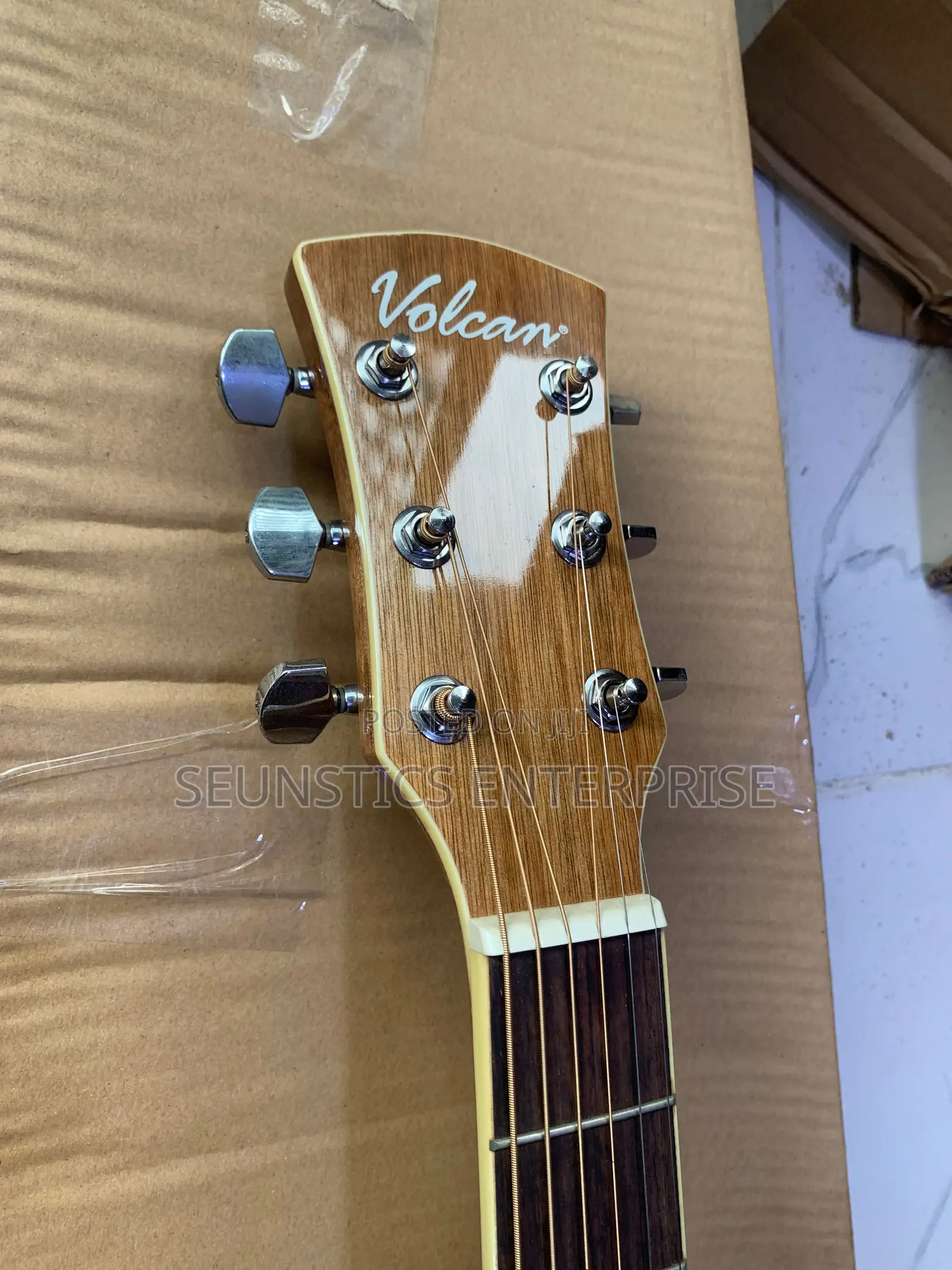 Quality Volcan Pure Acoustic Guitar