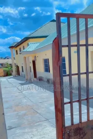 9bdrm House in Engr Idowu Crescent, Osogbo for sale