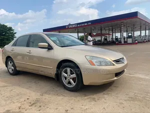 Photo - Honda Accord 2006 Gold