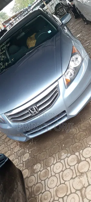 Photo - Honda Accord 2.0 Estate Automatic 2012 Gray
