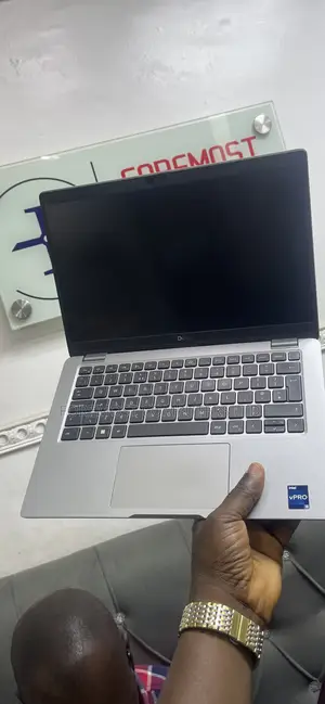 Laptop Dell Latitude 5340 16GB Intel Core I5 SSD 256GB