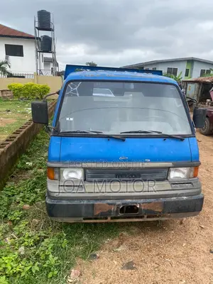 Photo - Mazda Bongo 2001 Blue
