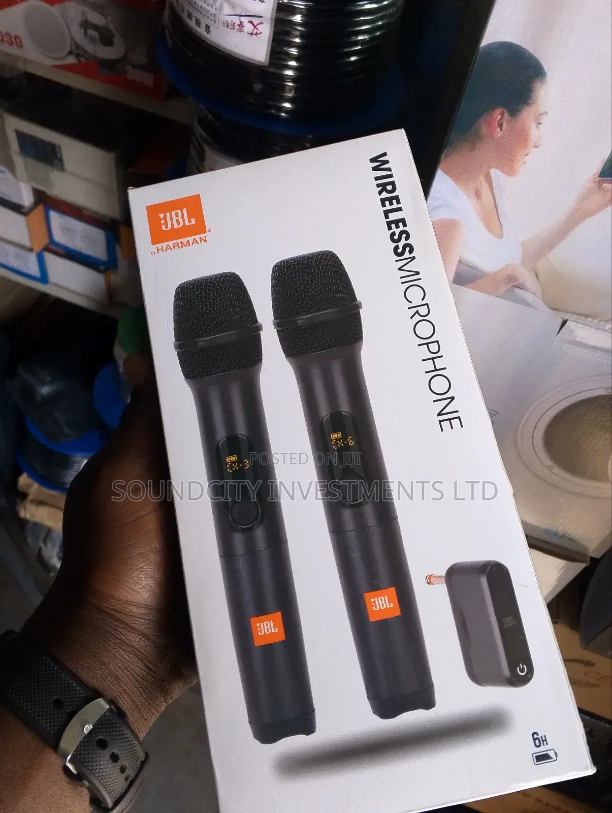 Jbl Universal Uhf Wireless Rechargeable Microphone.