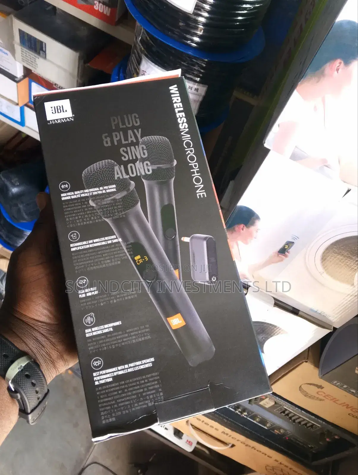 Jbl Universal Uhf Wireless Rechargeable Microphone.