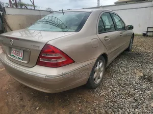 Photo - Mercedes-Benz C240 2.6 4MATIC AWD 2002 Gold