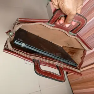 Vintage Leather Briefcase – Classic Durable