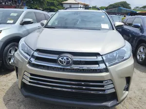 Toyota Highlander Limited V6 4x4 (3.5L 6cyl 6A) 2016 Gold