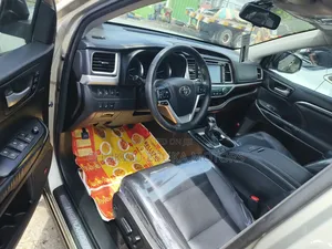 Toyota Highlander Limited V6 4x4 (3.5L 6cyl 6A) 2016 Gold