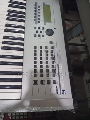 Photo - Yamaha Motif 6 Professional Keyboard