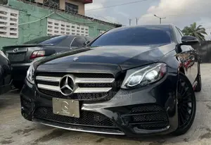 Photo - Mercedes-Benz E300 2017 Black