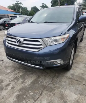 Toyota Highlander SE 2011 Gray