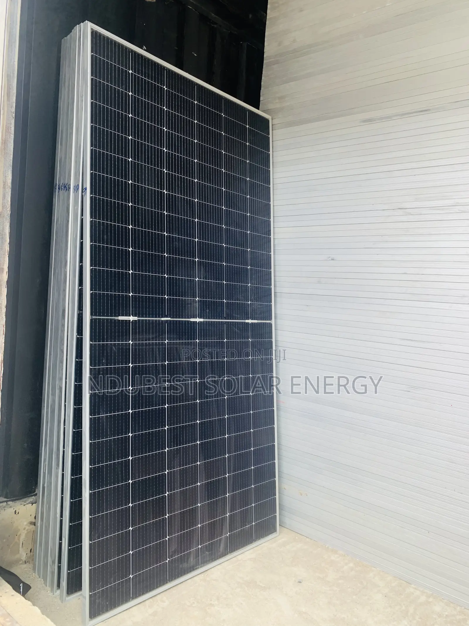Original Jinko 600w Solar Panels