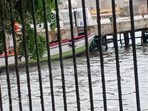 4bdrm Block of Flats in Apapa for sale