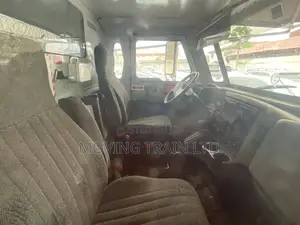 International 4700 2002 Black