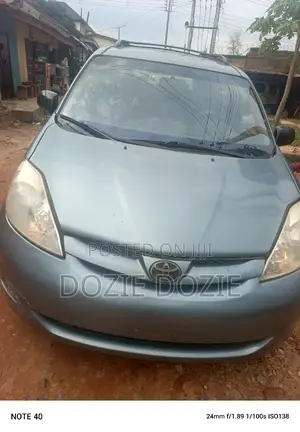 Toyota Sienna 2006 Green