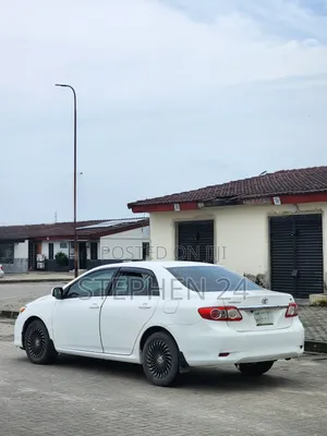 Toyota Corolla LE 4dr Sedan (1.8L 4cyl 4A) 2012 White