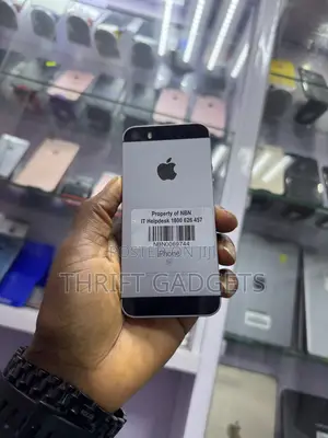 Apple iPhone SE 64 GB Black