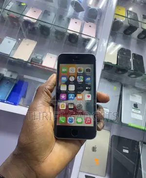 Apple iPhone SE 64 GB Black