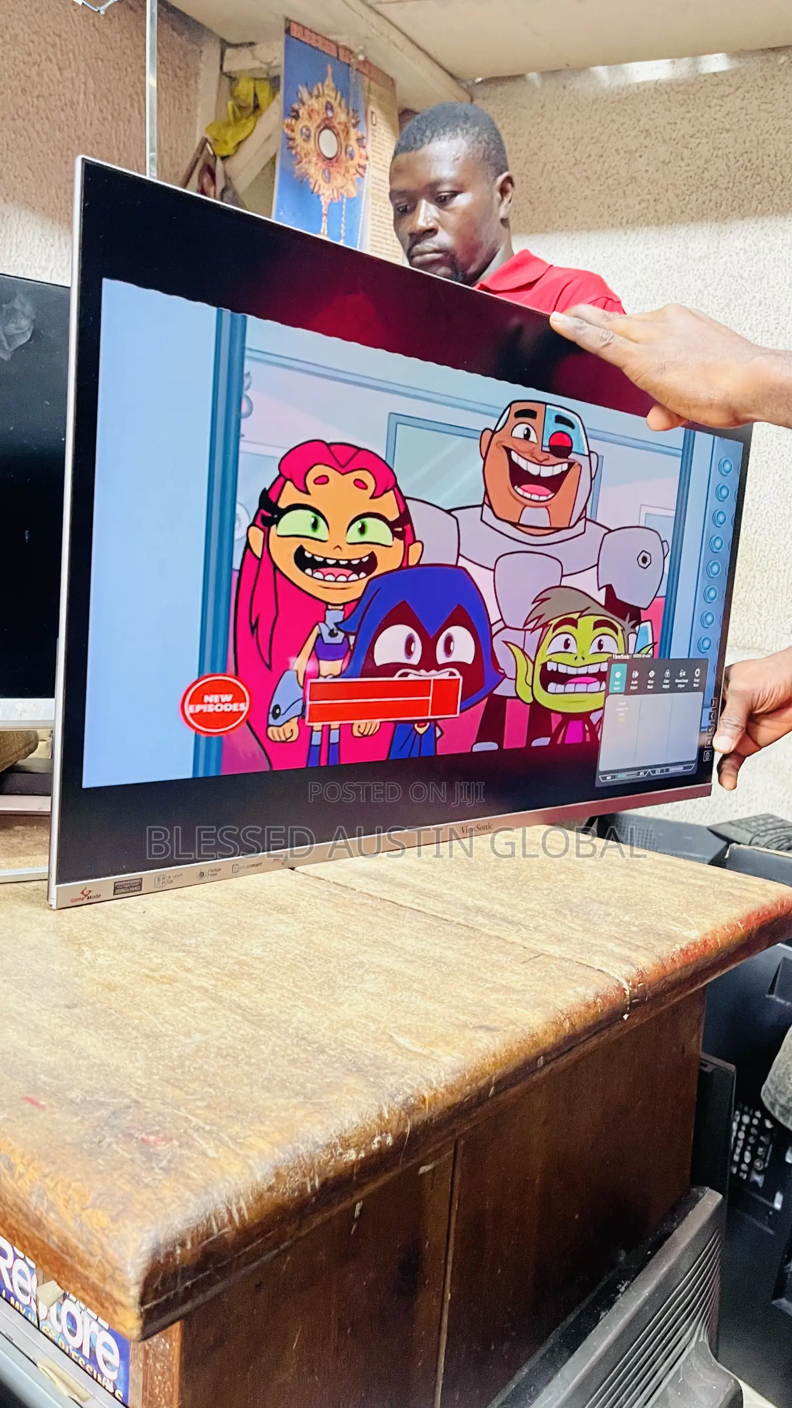 32 Inches Frameless Monitor