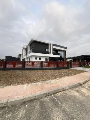 5bdrm Duplex in Lagos Island / Lagos Island for sale