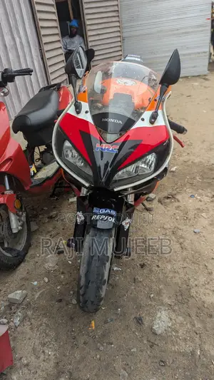 Photo - Honda CBR 2006 Orange