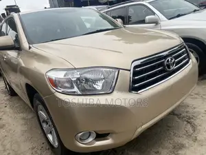Toyota Highlander SE 2010 Gold