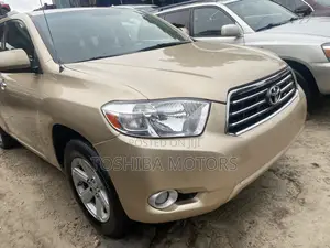 Toyota Highlander SE 2010 Gold
